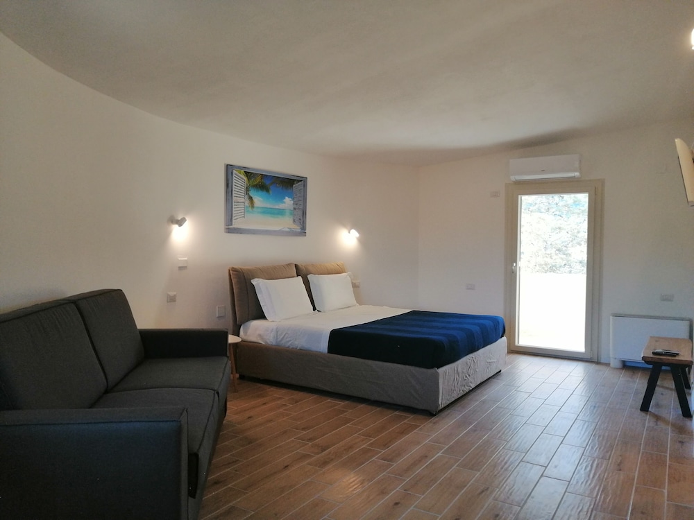 B&B Villa Zola — 4-Star Luxury Hotel in Capoterra, Italy