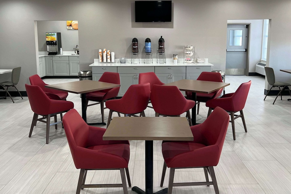 Comfort Inn & Suites - photo 15