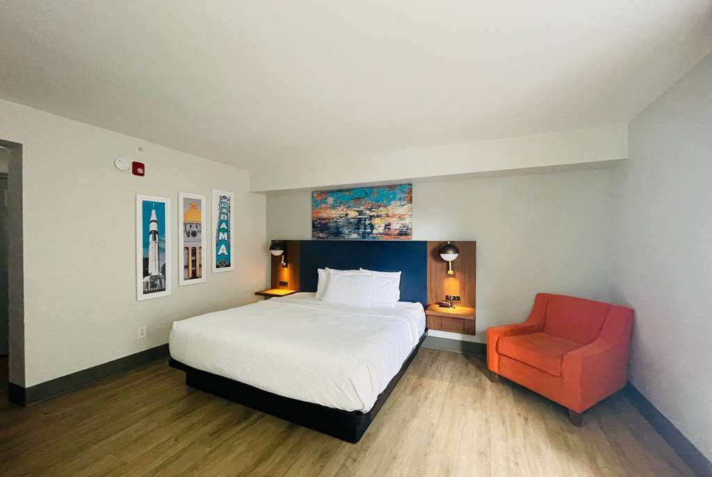 La Quinta Inn & Suites by Wyndham Birmingham Homewood - photo 19