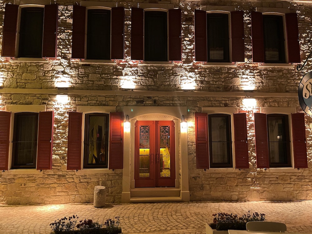 Dionysos 1789 Boutique Hotel — Foca