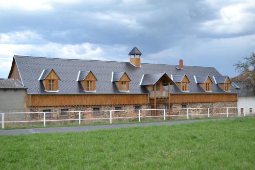 Penzion Dvůr Krasíkov — hotel in Bezdruzice