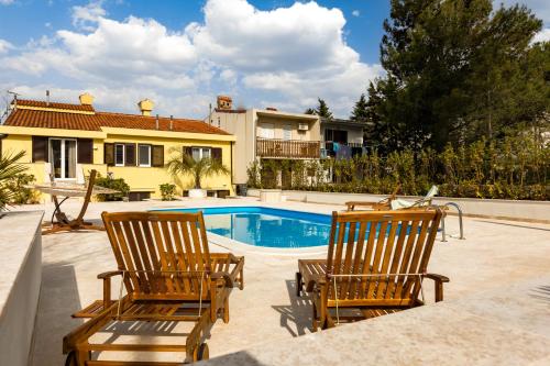 Holiday Home PUNAT OASIS with breathtaking Sunset & Sea View — 4-Star Luxury Hotel in Punat, Croatia