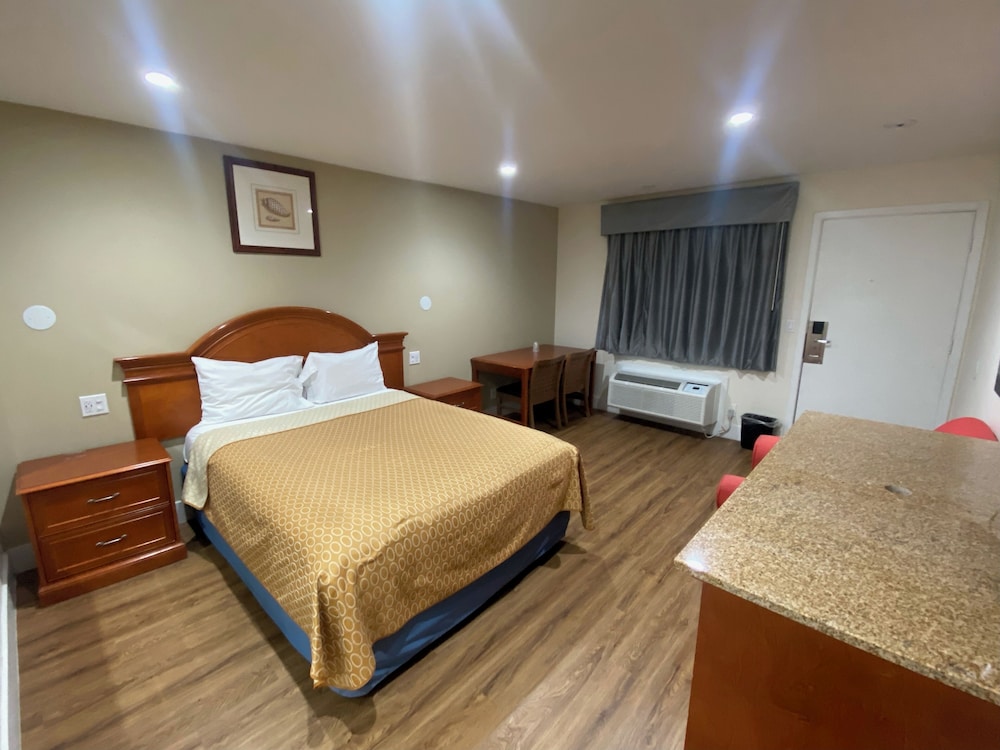 Royale Inn Motel - photo 6