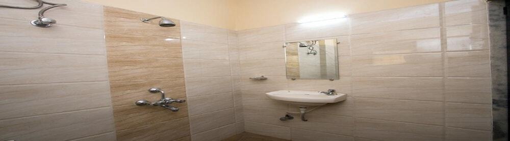 Room Maangta 222 Andheri