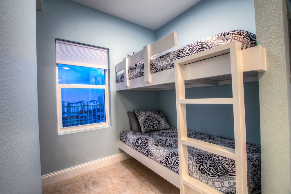 Laketown Wharf Resort by Aneliya's Rentals - photo 11
