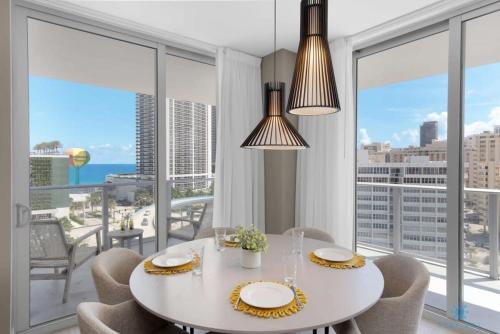 Beautiful apartment with Amazing Pool Balcony — 4-Star Luxury Hotel in Hollywood, United States