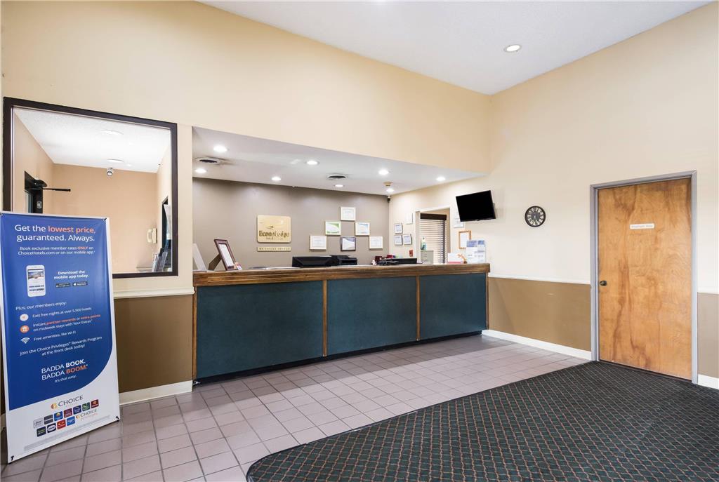 Econo Lodge Inn & Suites Knoxville East - photo 5