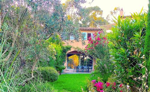 Maison domaine Golf Country Club de St Tropez — 4-Star Luxury Hotel in Saint-Tropez, France