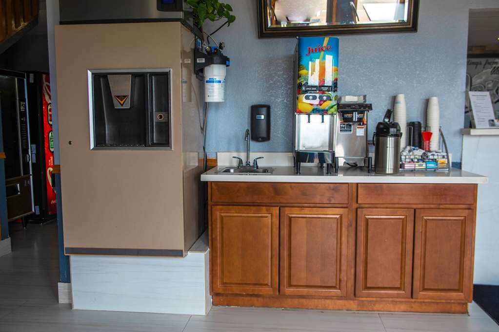 Super 8 by Wyndham Mountain Home - photo 15