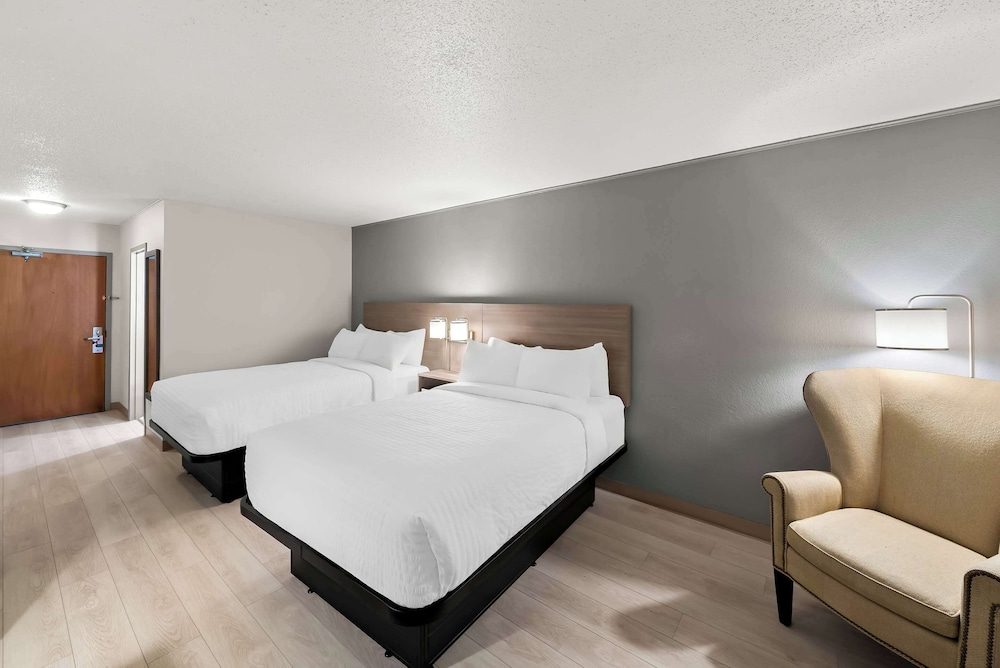 Clarion Inn & Suites and Convention Center - photo 15