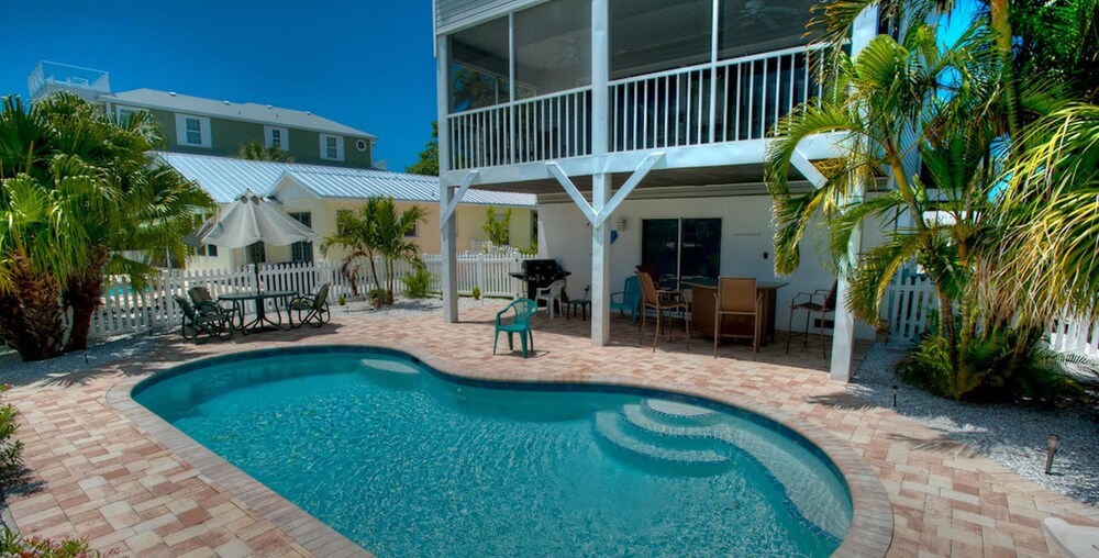 Villa Sandpiper — 4-Star Luxury Hotel in Holmes Beach, United States