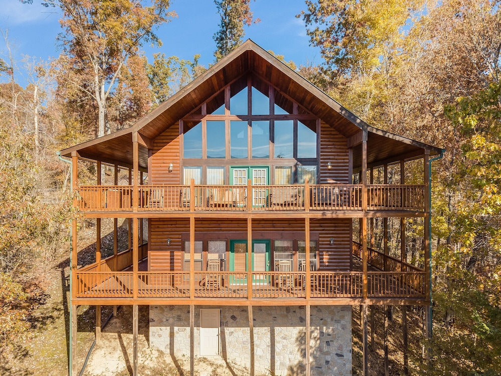 Bear Hunter by Jackson Mountain Rentals — 4-Star Luxury Hotel in Sevierville, United States