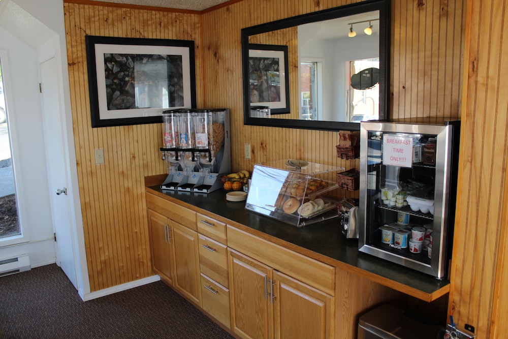 Cougar Land Motel - photo 35