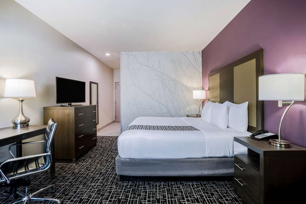 La Quinta Inn & Suites by Wyndham Houston Cypress - photo 12