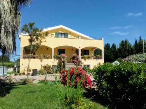 Le Rose — 4-Star Luxury Hotel in Olmedo, Italy