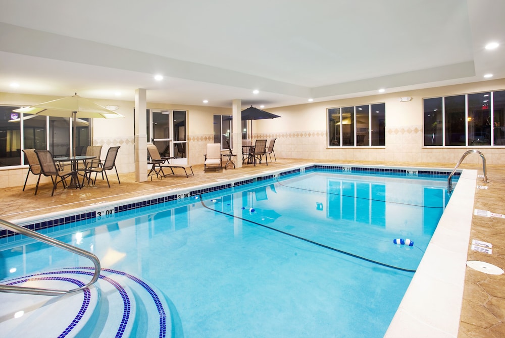 Holiday Inn Express Hotel & Suites Chicago South Lansing by IHG - photo 25