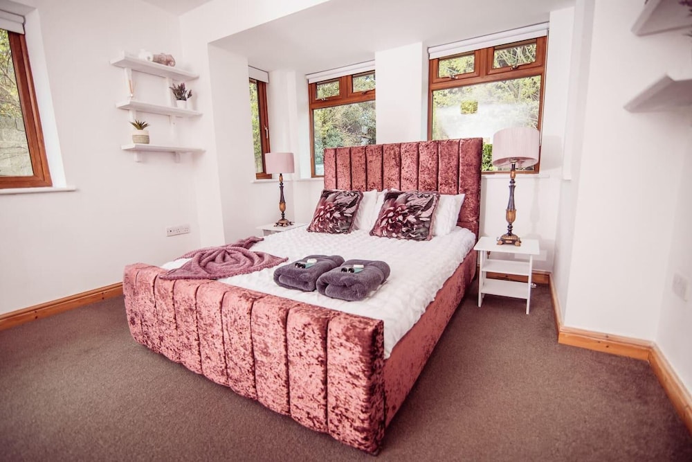 Threeways Retreat With Heated Swimming Pool in Dover, United Kingdom