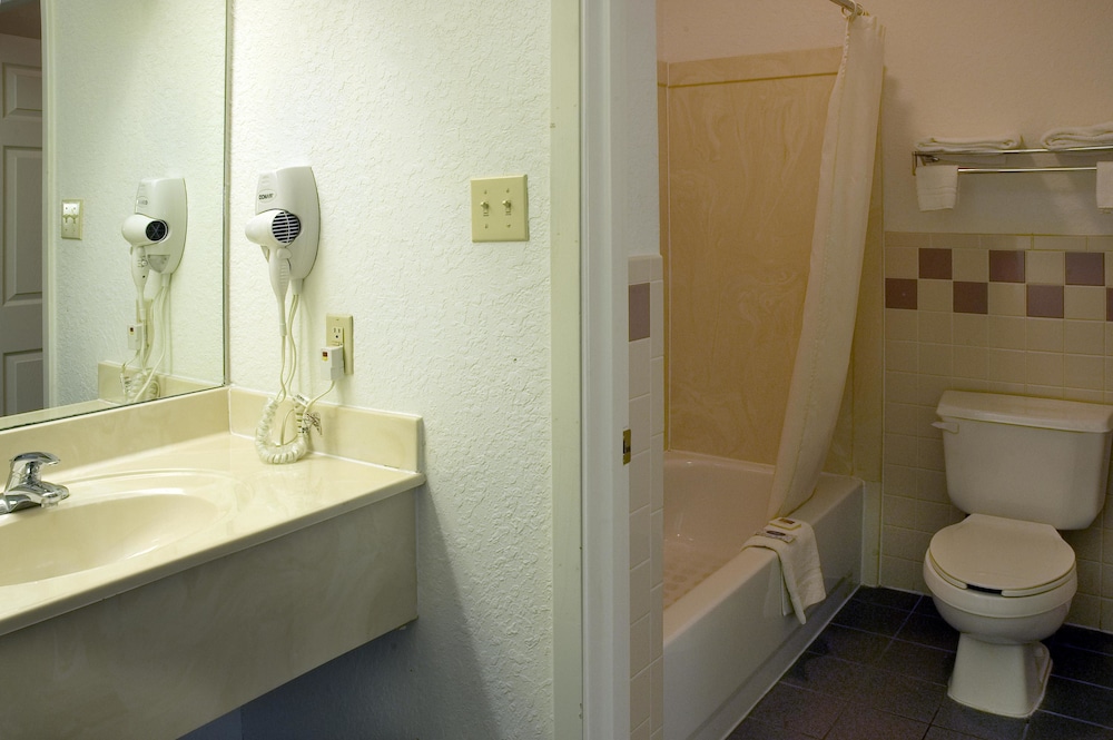 Budget Host Hempstead Inn - photo 16