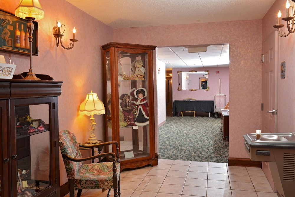 OurGuest Inn and Suites Downtown - photo 17