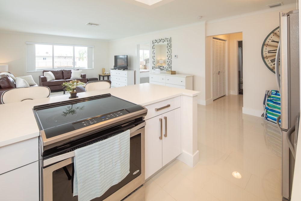 Pompano Suites by the Beach - photo 36