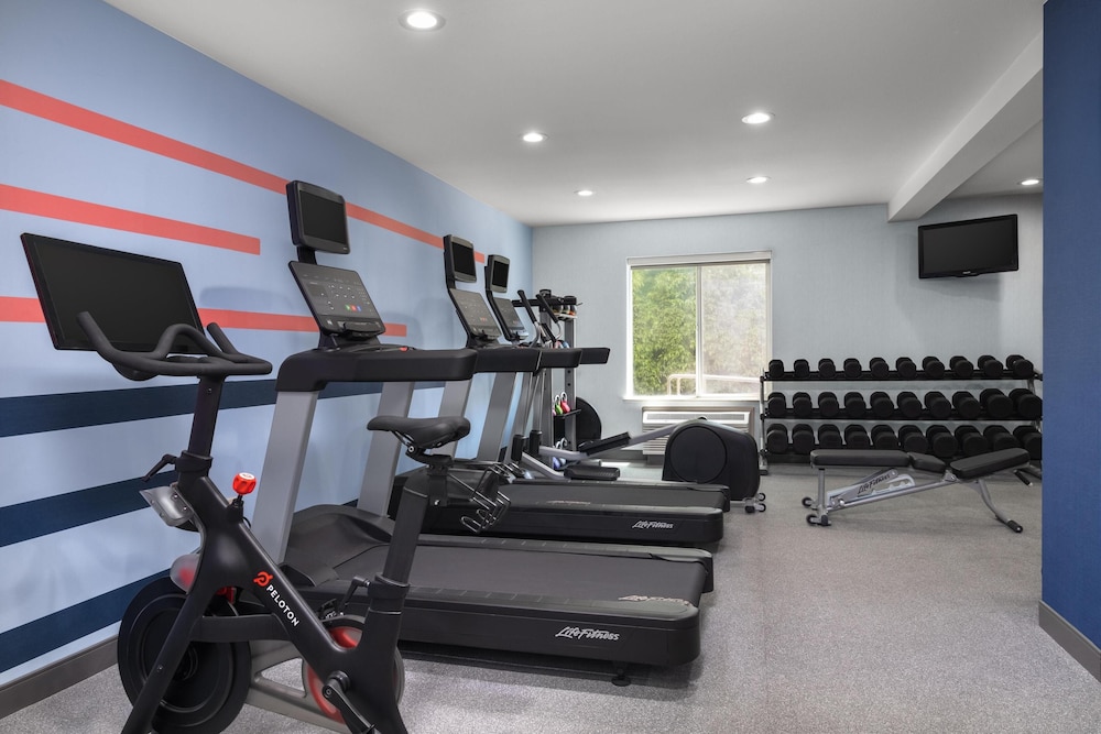 Hampton Inn & Suites Fresno - photo 25
