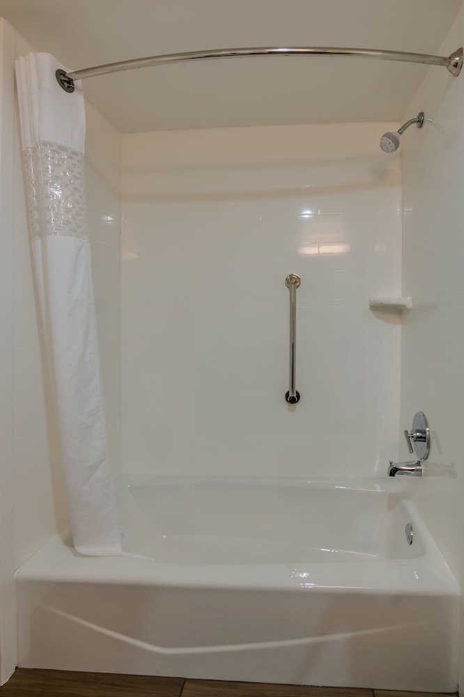 Hampton Inn Dickson - photo 29