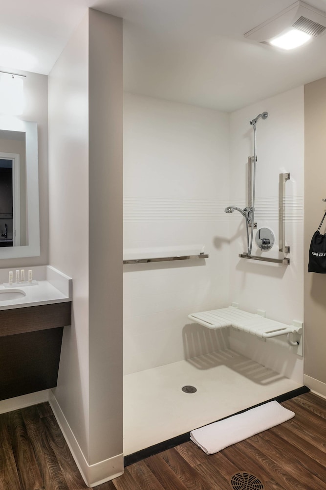 TownePlace Suites by Marriott Milwaukee Oak Creek - photo 19