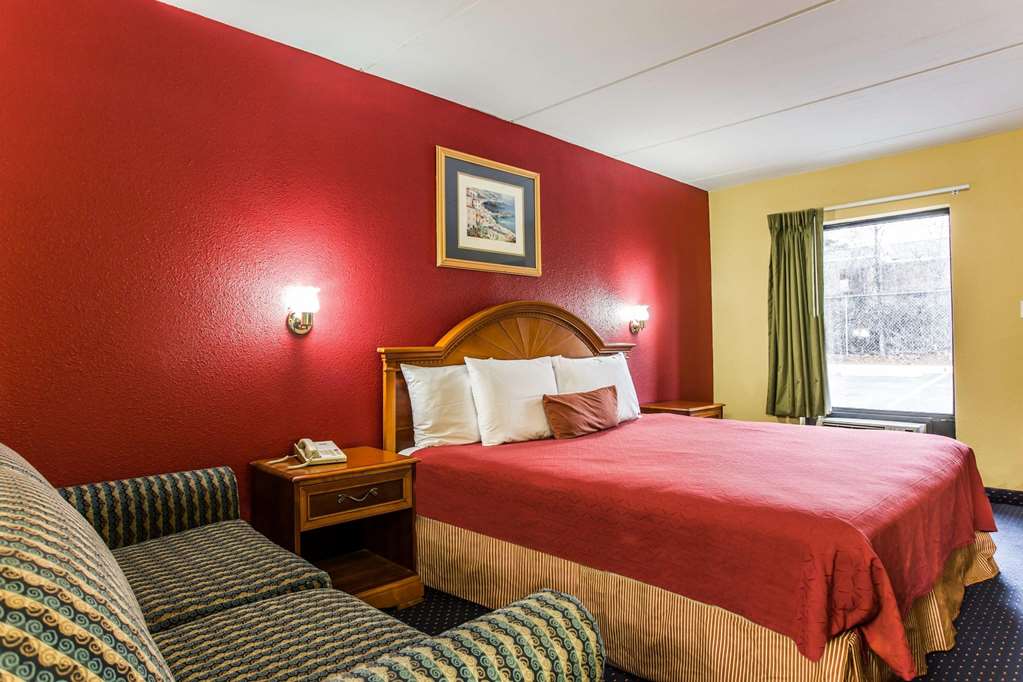 Rodeway Inn Charlotte North End - photo 8