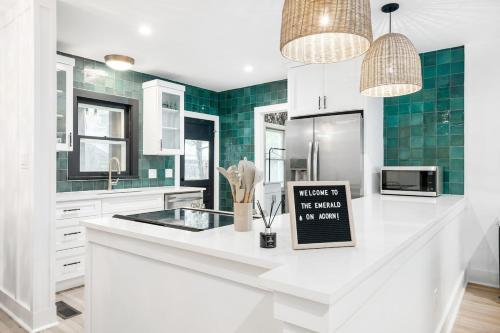 Emerald On Acorn Hot Tub & Fire Pit in Fredericksburg, United States