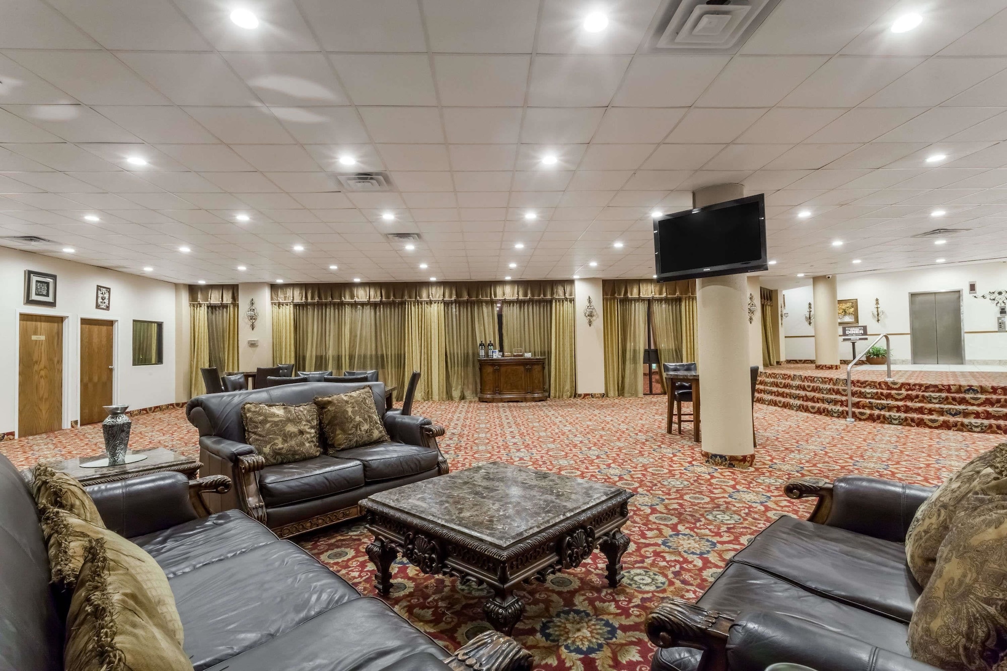 APM Inn and Suites - photo 21