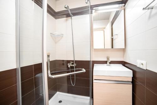 Sea Tower Apart 12