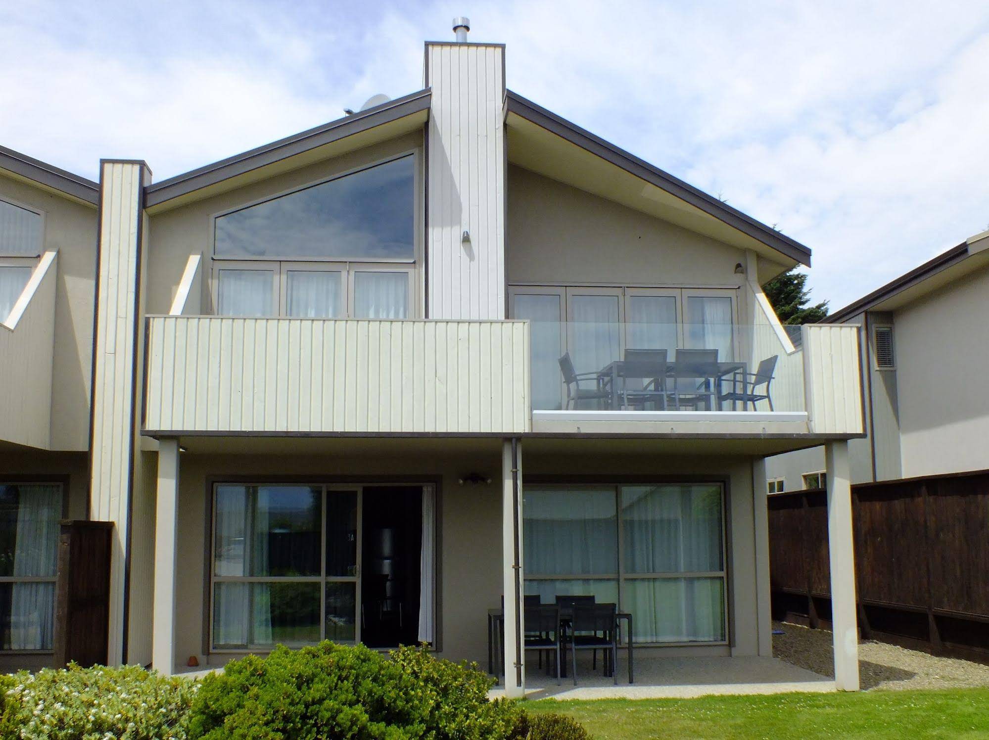 Spacious Alpine View Resort in Wanaka, New Zealand