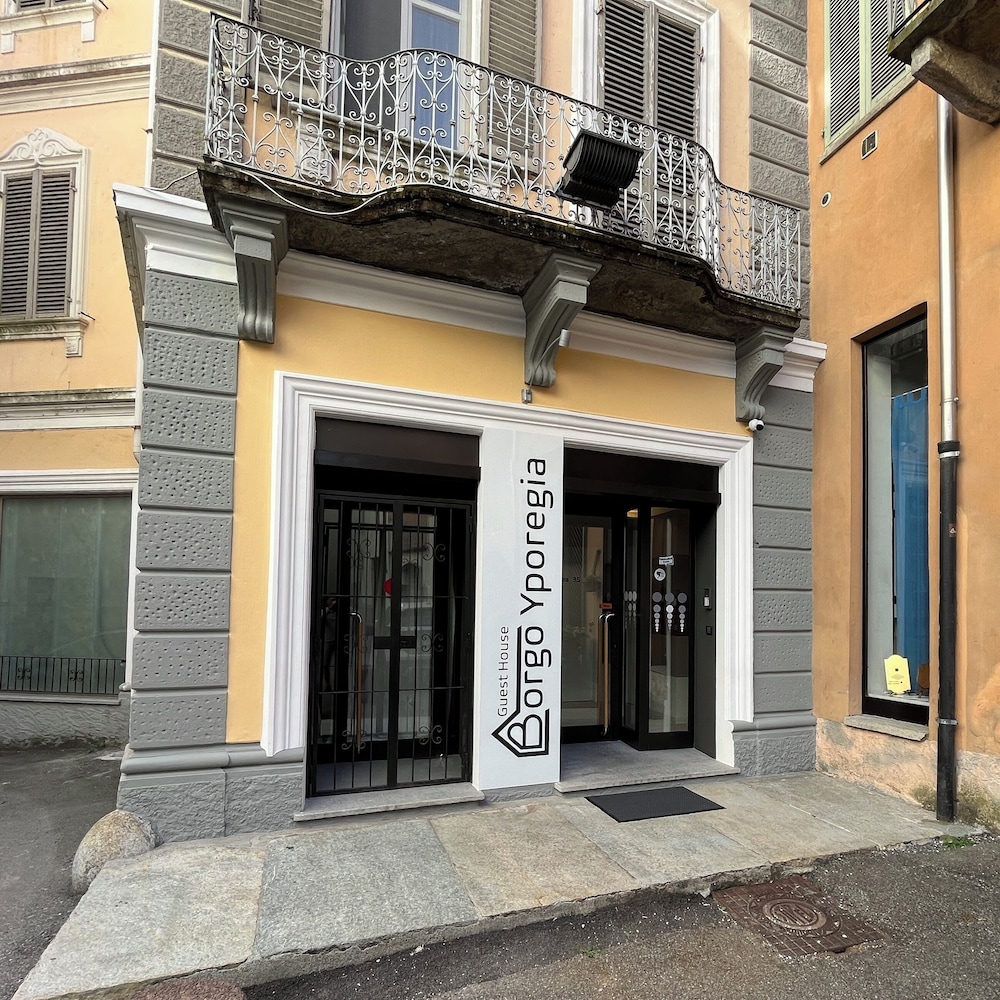 Guest House Borgo Yporegia — 4-Star Luxury Hotel in Ivrea, Italy