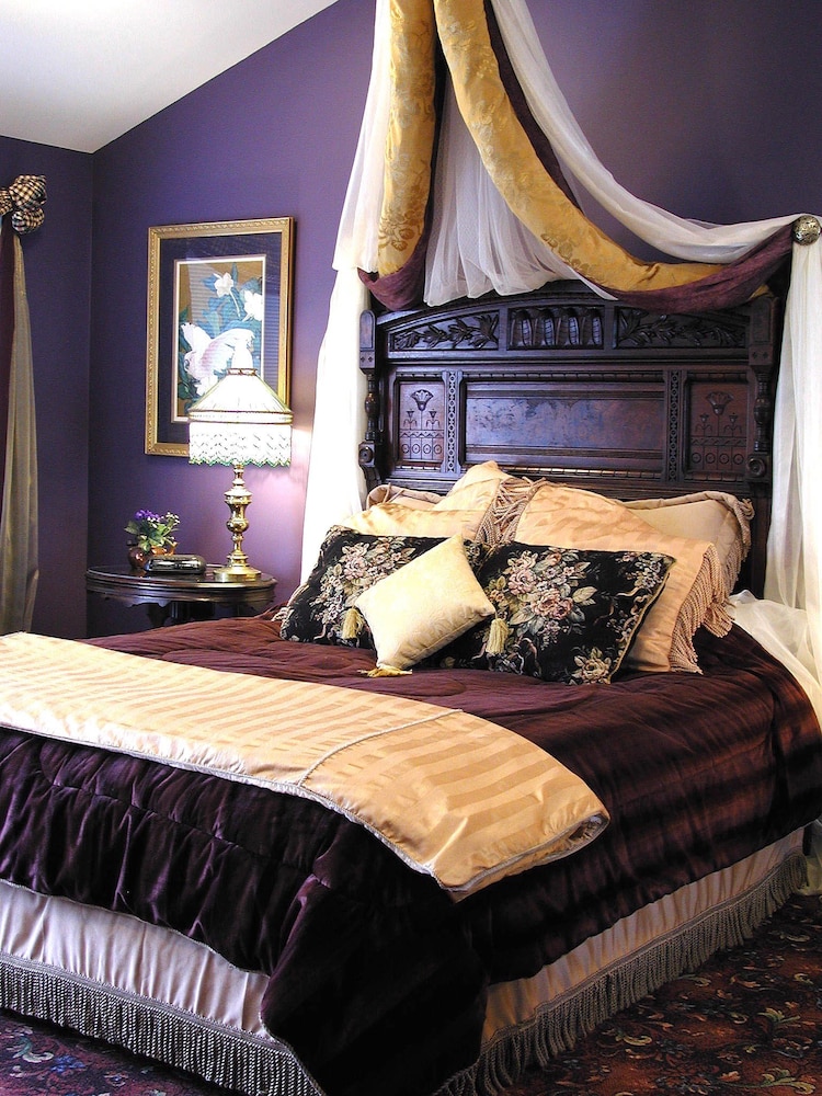 Hearthstone Elegant Lodge by the River - photo 11