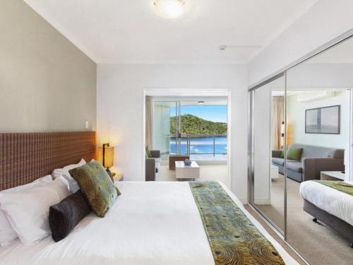 Ocean Panorama 1 Bedroom Oceanview Apt — 4-Star Luxury Hotel in Ettalong Beach, Australia