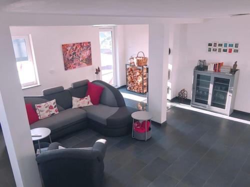Ruhiges Ferienhaus mit viel Platz und Ladestation für E Auto — hotel in Masserberg