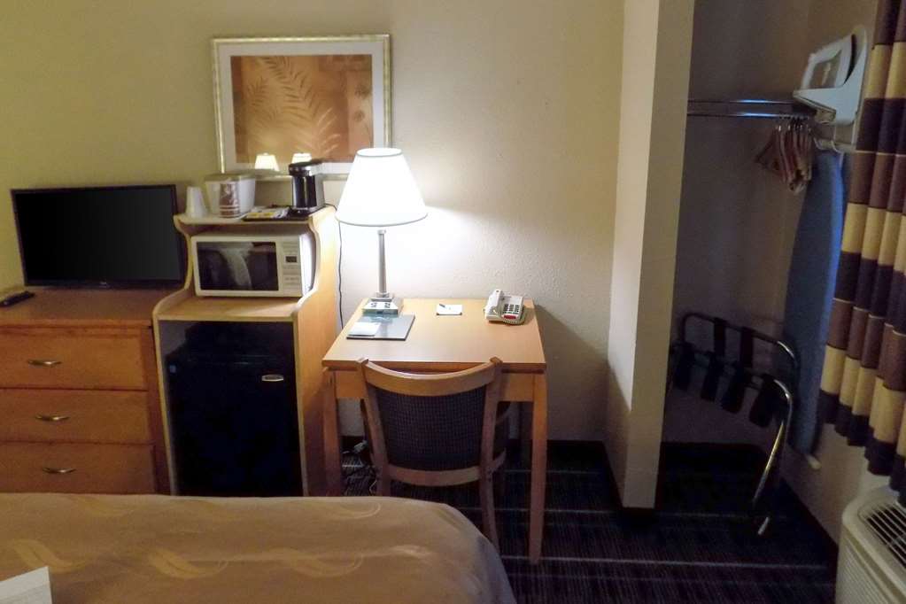 Quality Inn DFW Airport North - photo 16