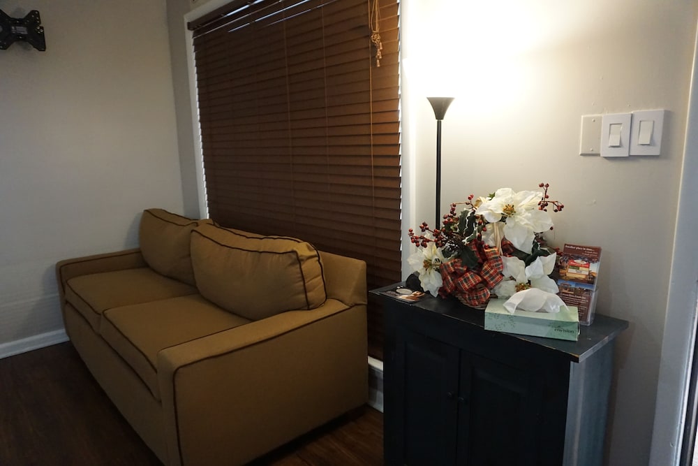 Harvest Drive Family Inn - photo 4