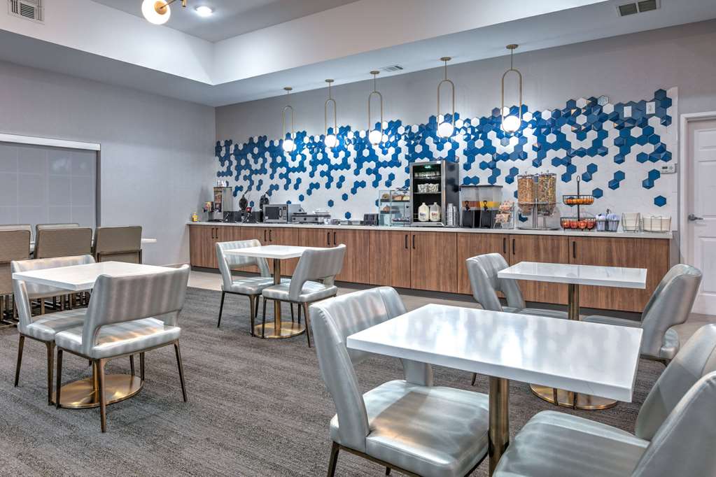 La Quinta Inn & Suites by Wyndham Decatur - photo 32