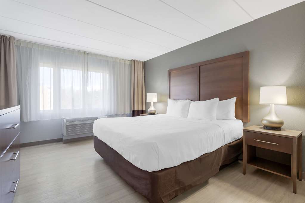 Clarion Hotel & Suites BWI Airport North - photo 32