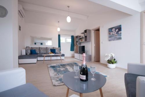 Apartments Kuljace — 4-Star Luxury Hotel in Petrovac Na Moru, Montenegro