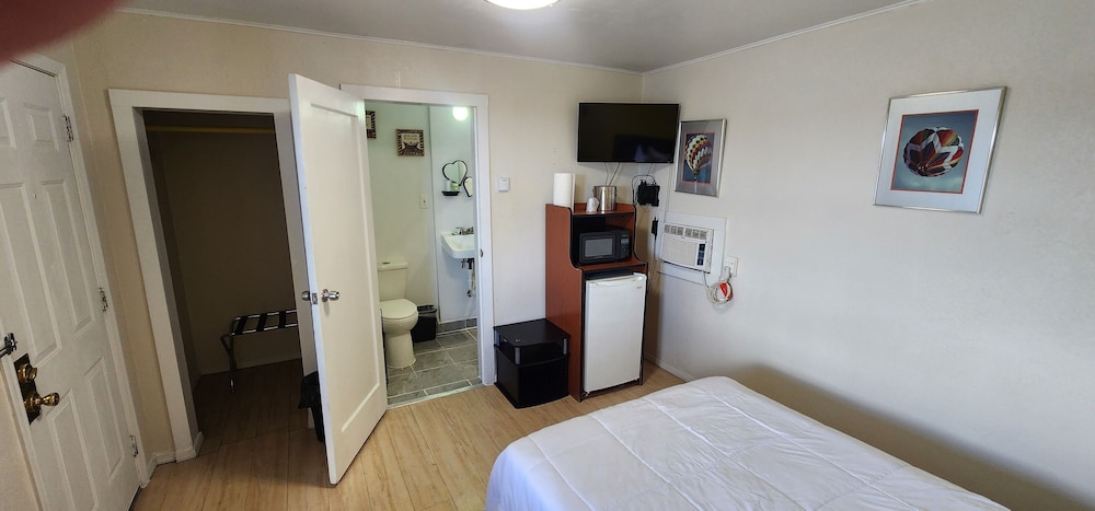 Rose's Motel - photo 12