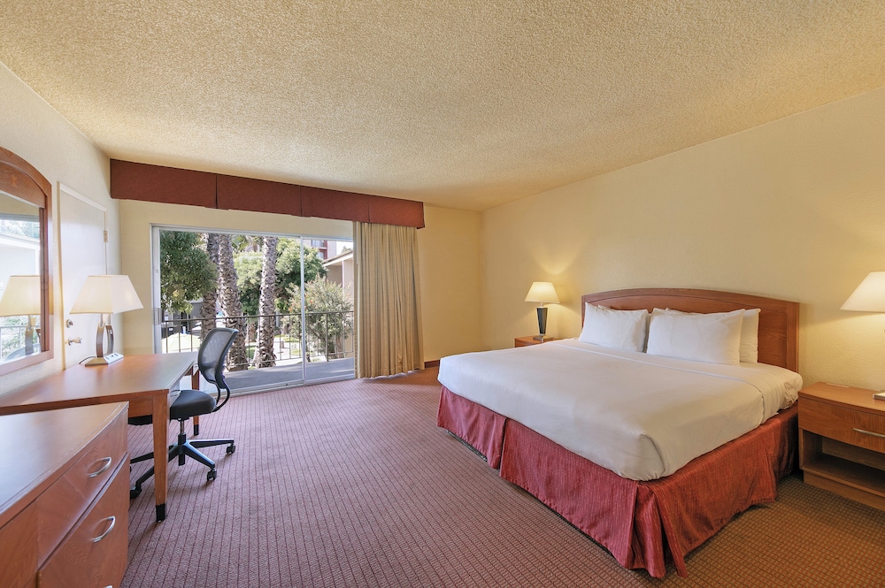 Golden Sails Hotel - photo 22