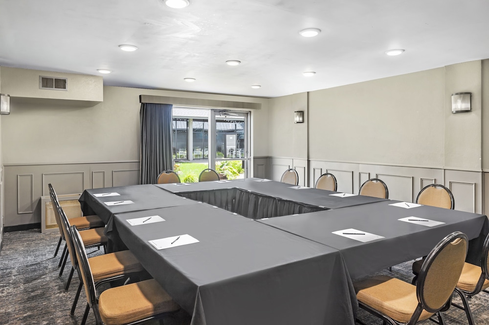 DoubleTree by Hilton Roseville Minneapolis - photo 42