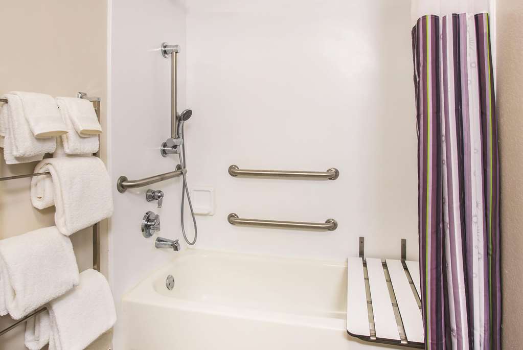 La Quinta Inn & Suites by Wyndham Las Vegas Summerlin Tech - photo 26
