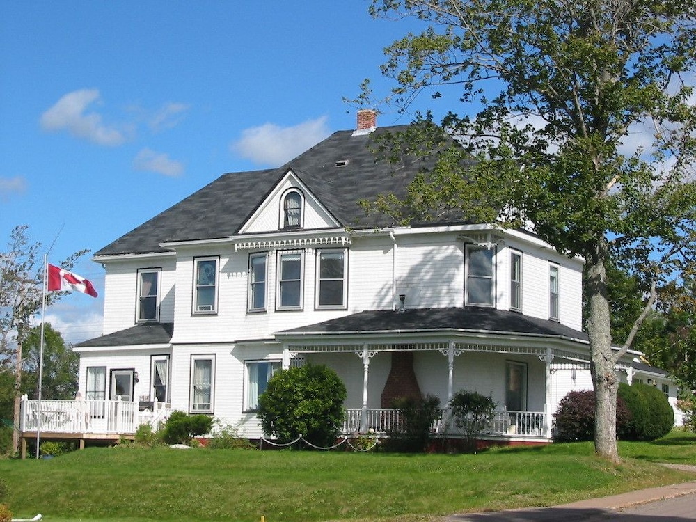 The Nelson House Bed & Breakfast — 4-Star Luxury Hotel in Truro, Canada
