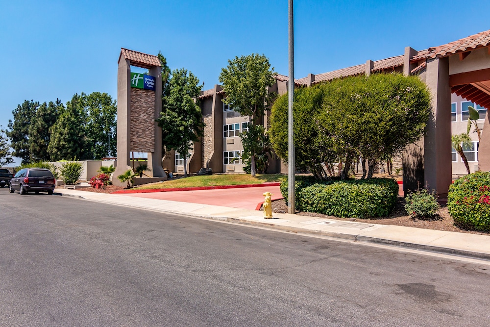Holiday Inn Express & Suites Camarillo by IHG in Camarillo, United States