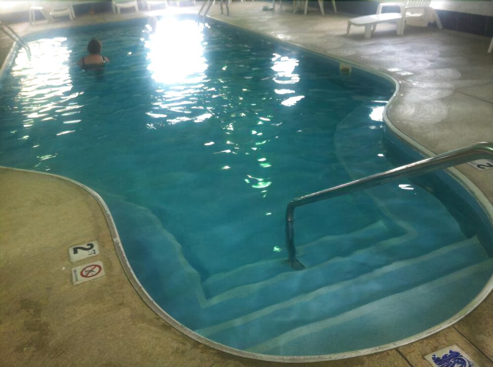 Commodore Perry Inn and Suites - photo 13