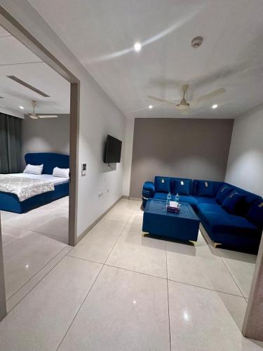 Luxe jacuzzi studio key 2
