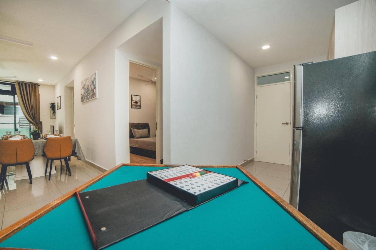 D Wah Retreat Botanika 3BR 8pax Mahjong table by Our Stay — 4-Star Luxury Hotel in Johor Bahru, Malaysia